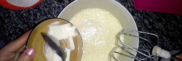 шарлотка с яблоками на кефире