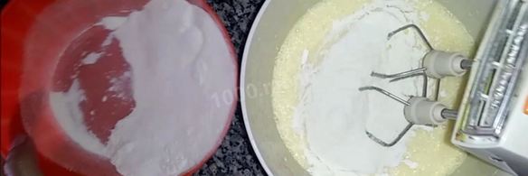 шарлотка с яблоками на кефире