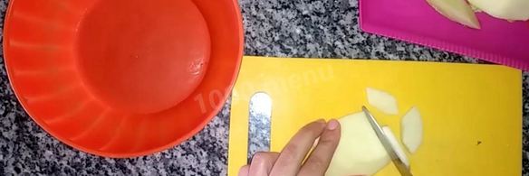 шарлотка с яблоками на кефире