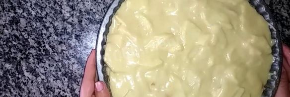 шарлотка с яблоками на кефире