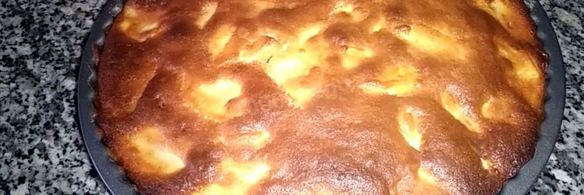 шарлотка с яблоками на кефире