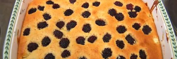 шарлотка с ягодами