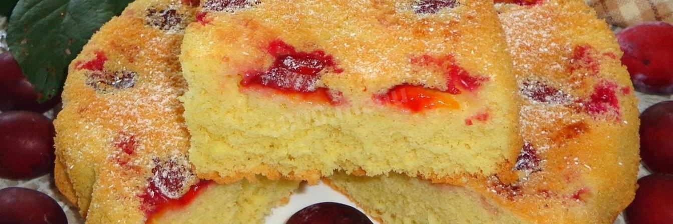 Шарлотка со сливами