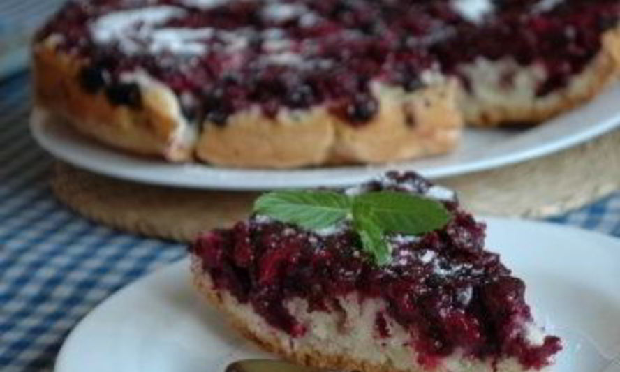 Рецепт шарлотки со смородиной