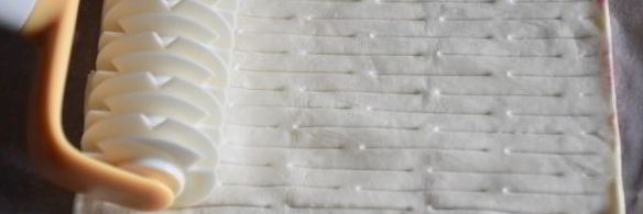 слоеные конвертики с сыром бри и ягодами