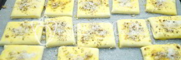 слойки из слоеного теста ореховые