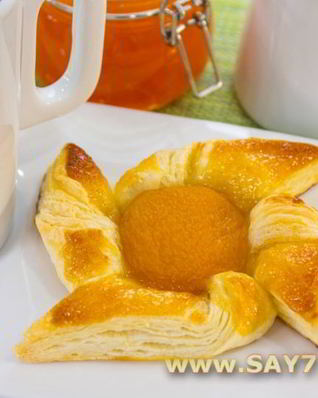 Слойки с абрикосами