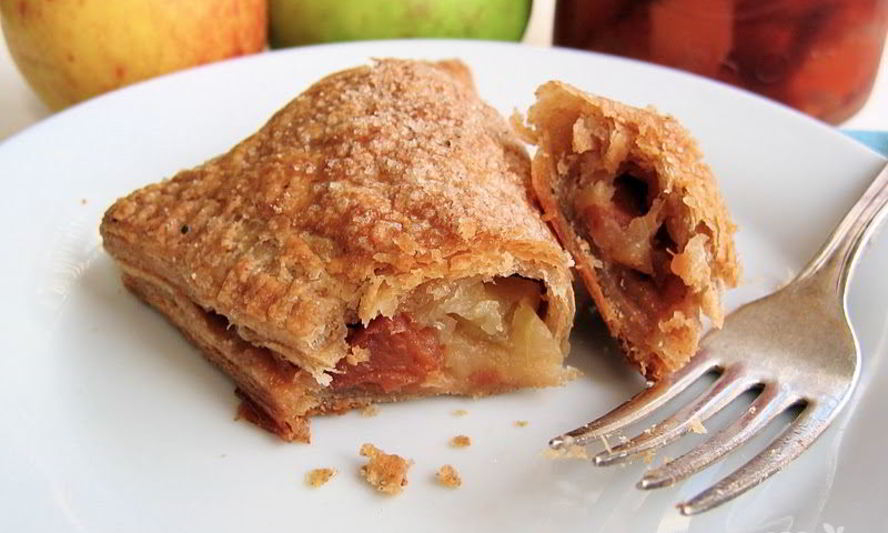 Рецепт слоек с айвой