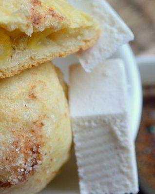 Слойки с бананом и пастилой