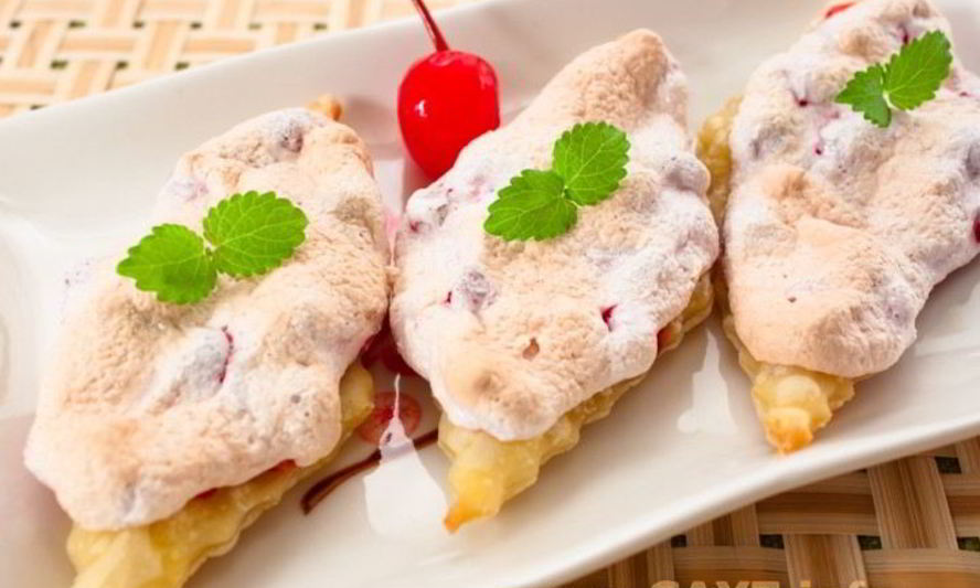 Рецепт слоек с брусникой