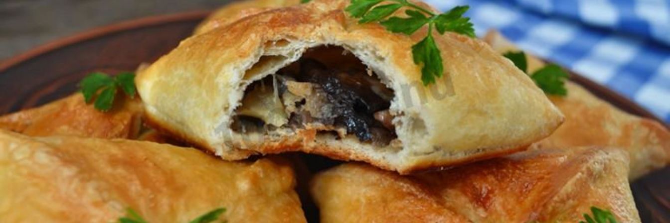 Слойки с грибами из слоеного теста