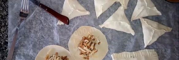 слойки с картофелем и грибами из слоеного теста