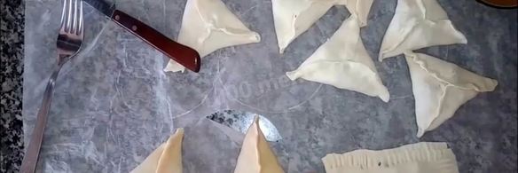 слойки с картофелем и грибами из слоеного теста