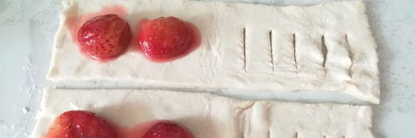 слойки с клубникой