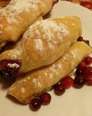 Слойки с клюквой