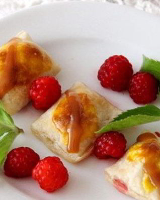 Слойки с малиной