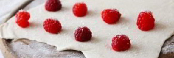 слойки с малиной