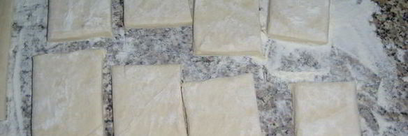 слойки с сыром и яйцом