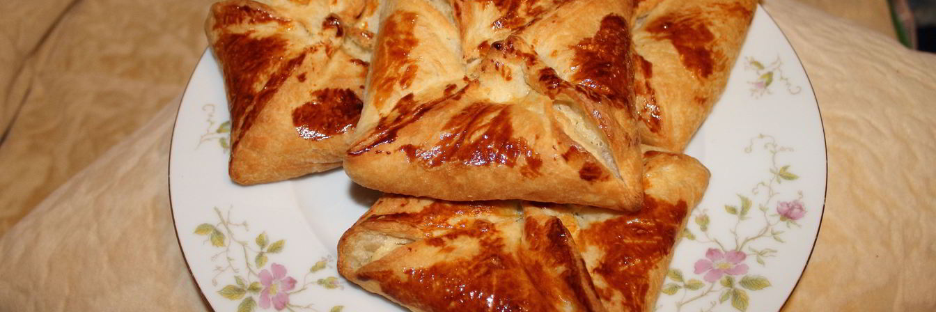 Слойки с творогом и бананом