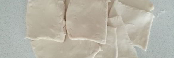 слойки с творогом и сливой