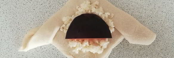 слойки с творогом и сливой