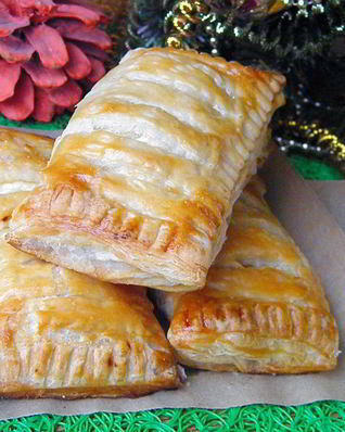 Слойки с творогом из готового слоеного теста