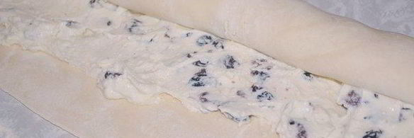 слойки с творожной начинкой и изюмом