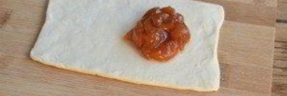 слойки с вареньем из слоеного теста