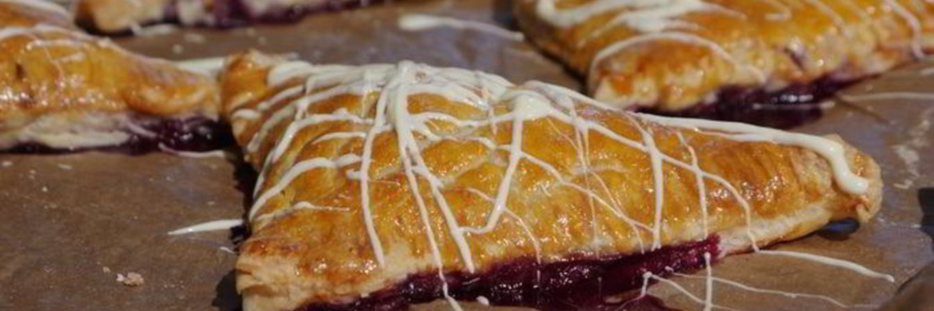 Слойки с вишней и белым шоколадом