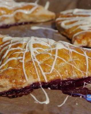 Слойки с вишней и белым шоколадом