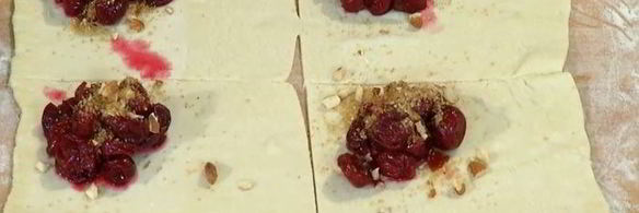 слойки с вишней и белым шоколадом