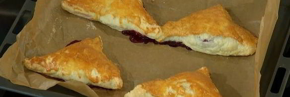 слойки с вишней и белым шоколадом