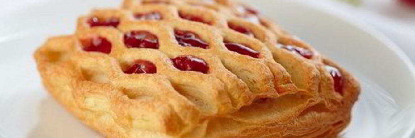 Слойки с вишней из бездрожжевого теста