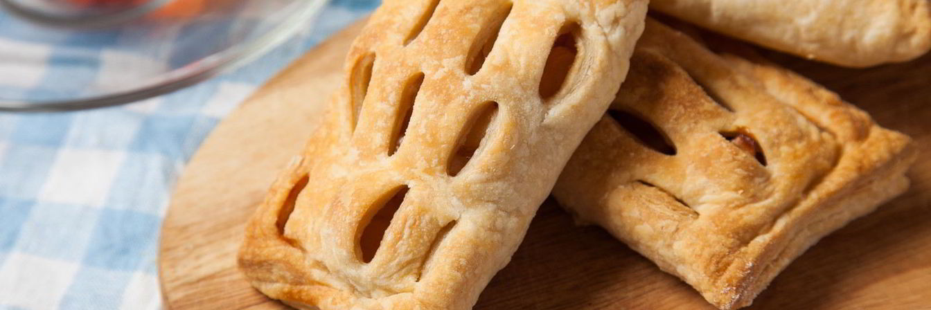 Слойки с яблоками