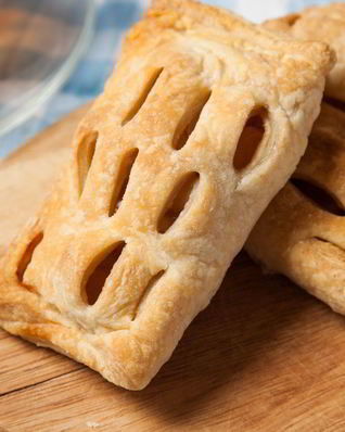 Слойки с яблоками