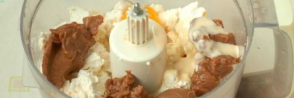 карамельный сырник с клубникой