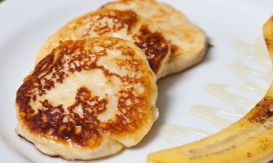 Рецепт простых сырников из творога с бананом