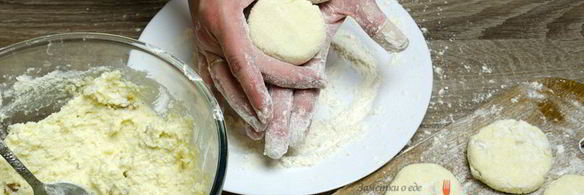 сырники из творога с изюмом