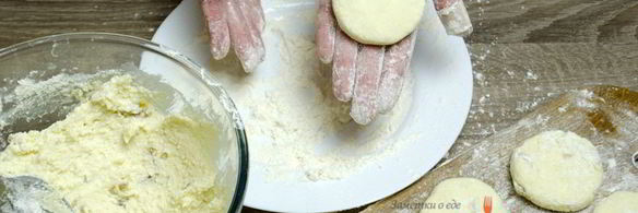 сырники из творога с изюмом