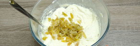 сырники из творога с изюмом