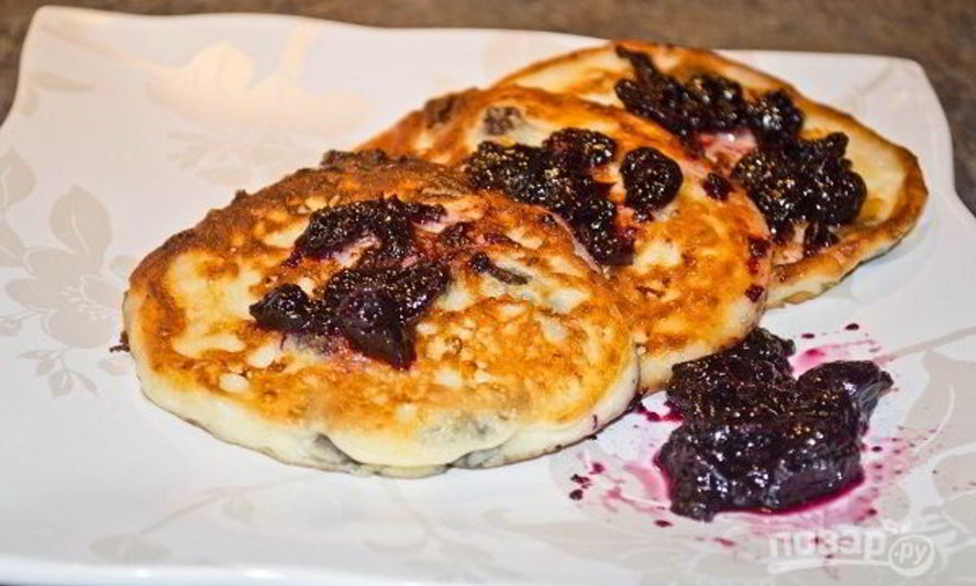 Рецепт сырников с клюквой и изюмом