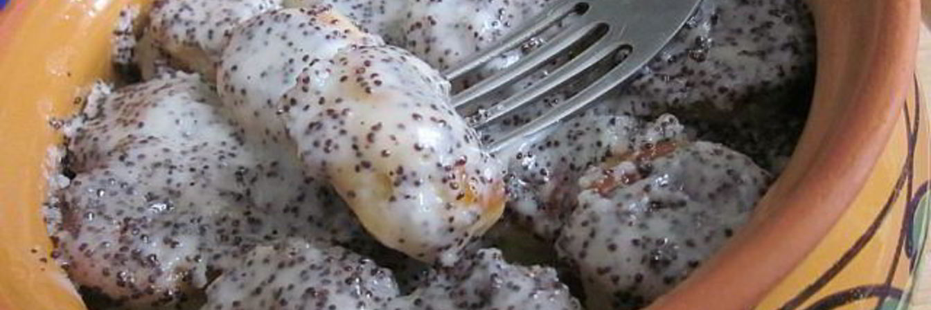 Сырники с маковым соусом