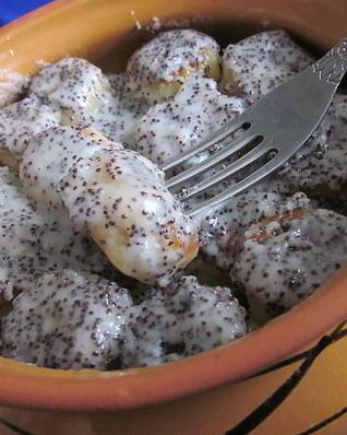 Сырники с маковым соусом