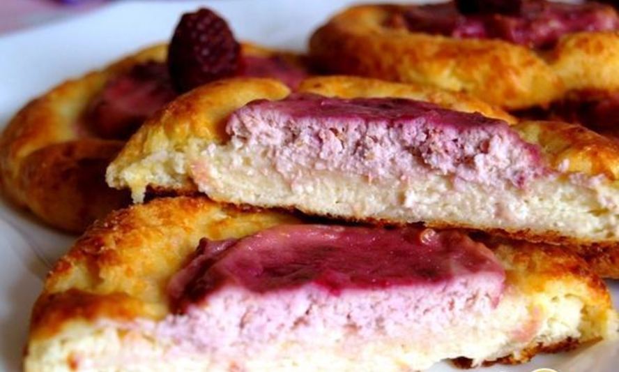 Рецепт сырников в духовке с ягодной начинкой