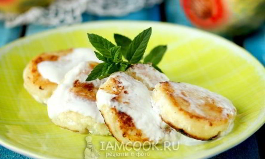 Рецепт сырников в сметанном соусе