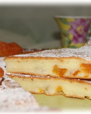 Творожник с белым шоколадом и курагой