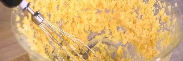 творожник с миндалем и вяленой вишней