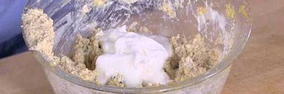 творожник с миндалем и вяленой вишней