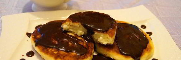 ванильные сырники с шоколадным соусом
