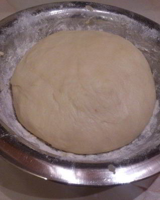 Дрожжевое тесто на кефире для булочек